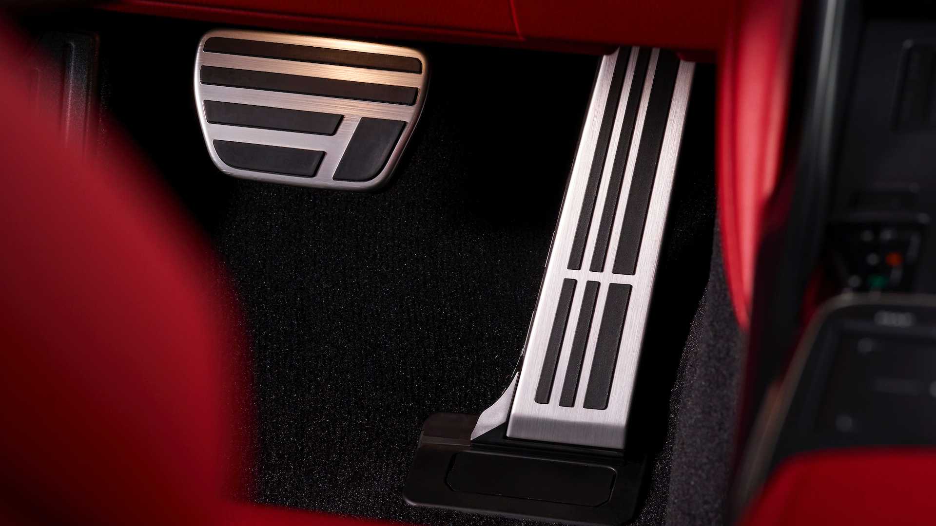 هل ستحصل لكزس IS على نسخة بمحرك V8؟ 2