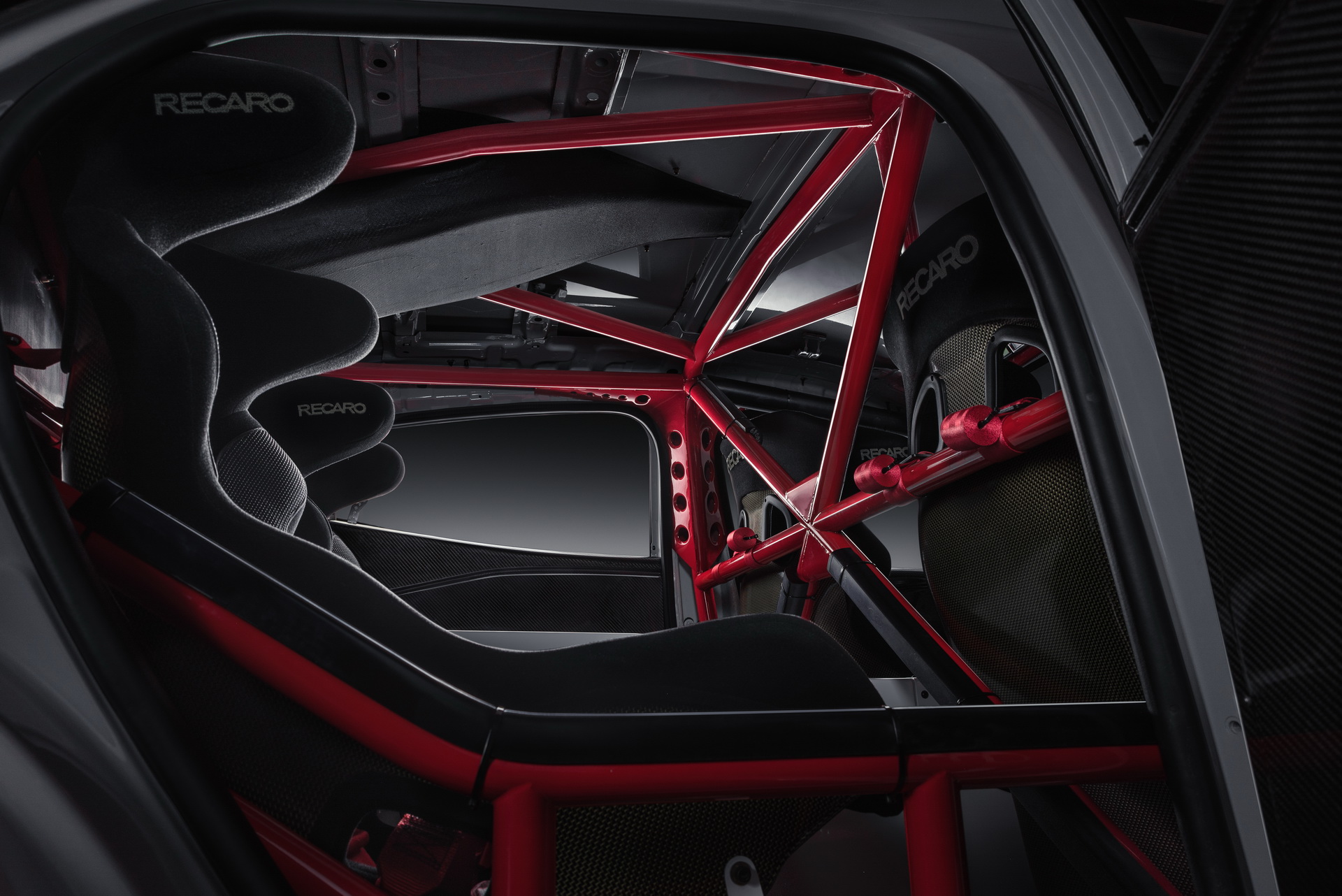 فورد تكشف عن موستنج ماخ E الكهربائية للسباق بقوة 1,400 حصان! 18