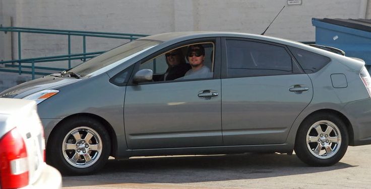 أبرز المشاهير الذين يفضلون قيادة سيارات رخيصة أبرز المشاهير الذين يفضلون قيادة سيارات رخيصة 5