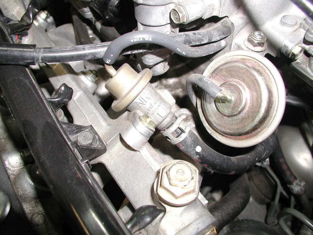 تعرف على أهمية وصلات الفاكيوم في السيارة ومؤشرات تلفها تعرف على أهمية وصلات الفاكيوم في السيارة ومؤشرات تلفها 2