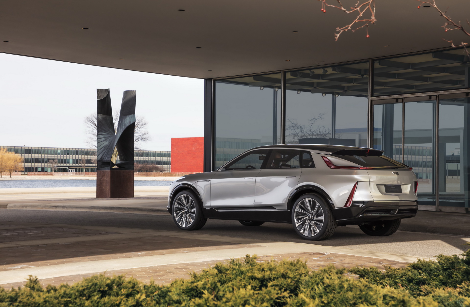 كاديلاك لايريك SUV الكهربائية الفاخرة تكشف نفسها رسمياً 4