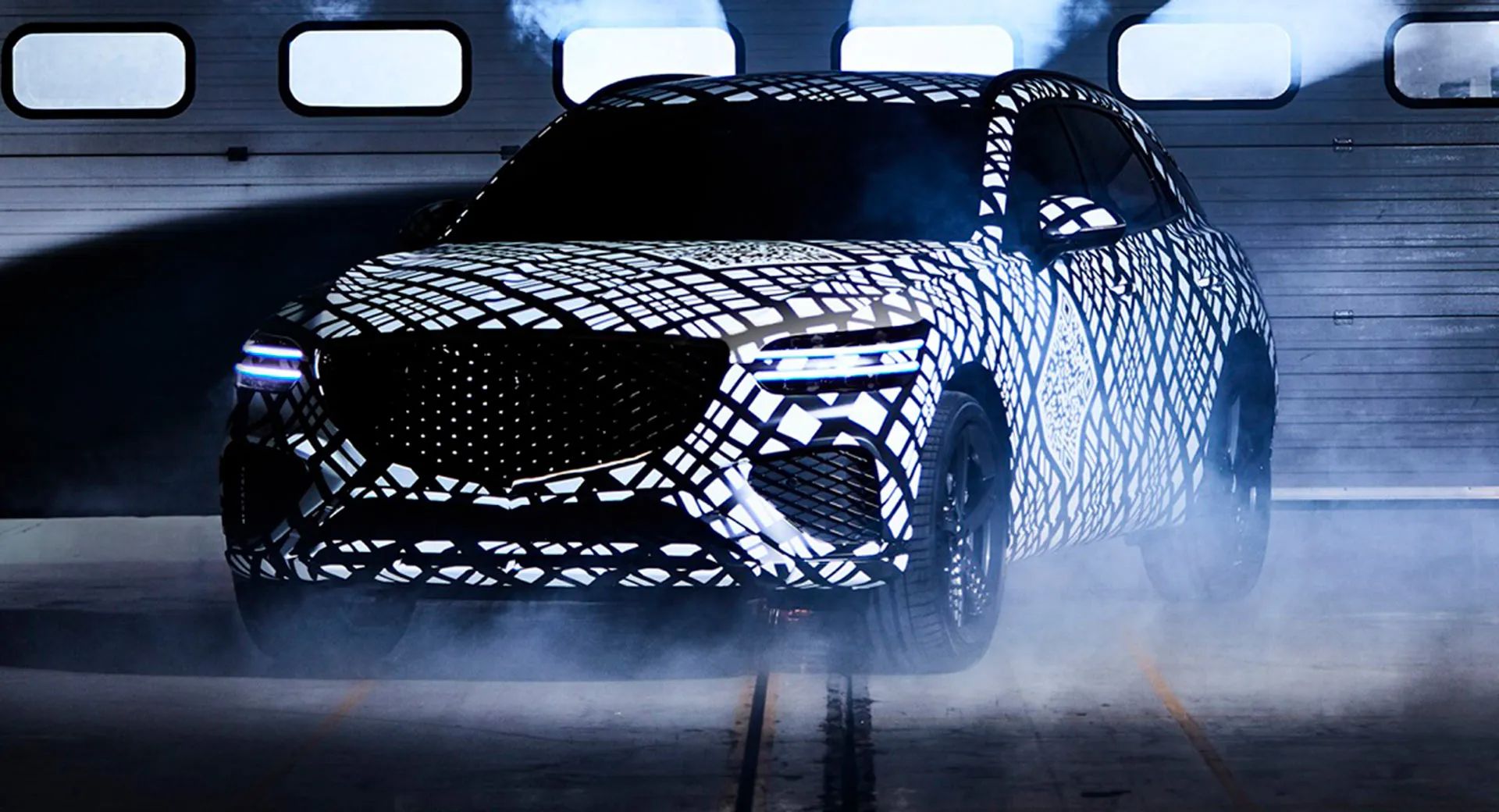 جينيسيس GV70 تظهر في صور تشويقية رسمية