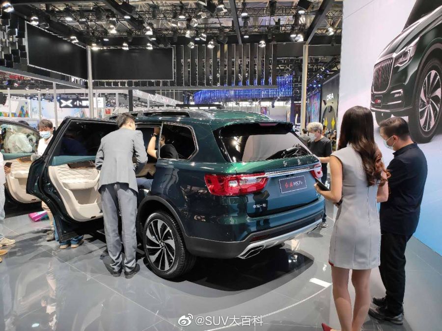 هونغ تشي تكشف عن SUV ليموزين من إبداع مصمم رولزرويس! 7