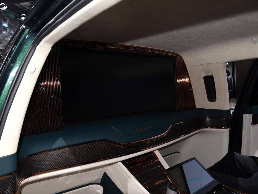 هونغ تشي تكشف عن SUV ليموزين من إبداع مصمم رولزرويس! 16