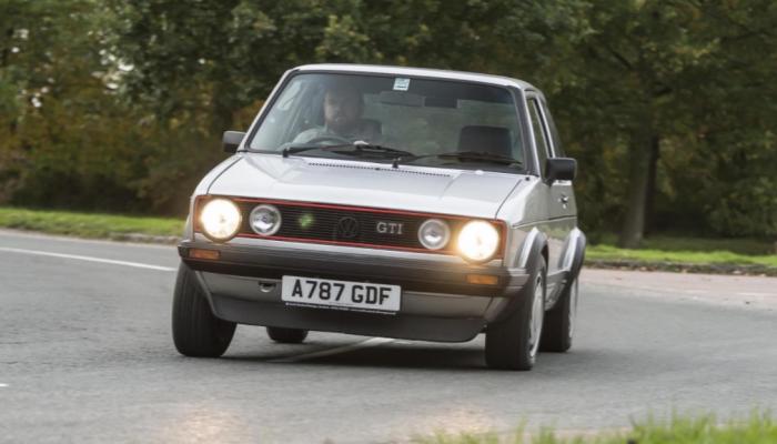 تعرف على سيارات أنقذت شركاتها من خطر الإفلاس