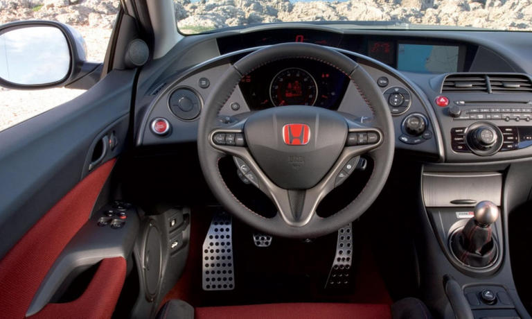 "بالصور" شاهد أغرب تصاميم وأماكن أزرار تشغيل السيارات 5