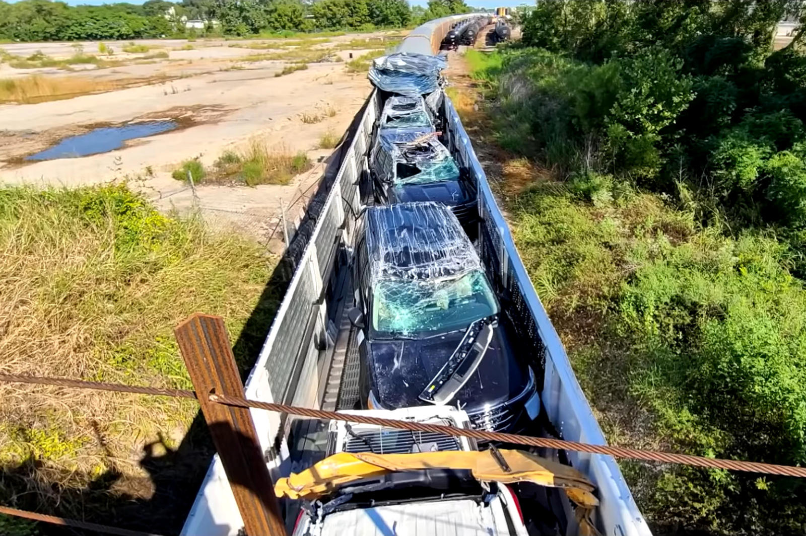 تهشم سيارات فورد ولينكون بقيمة 7.5 مليون ريال في حادث قطار