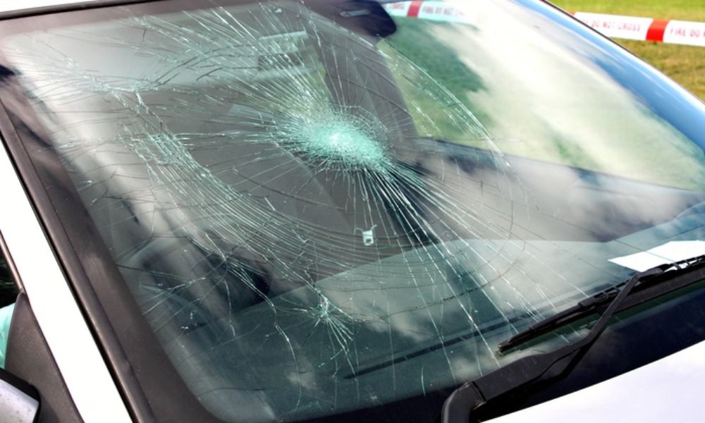 تعرف على الفرق بين زجاج السيارة الأصلي والتجاري