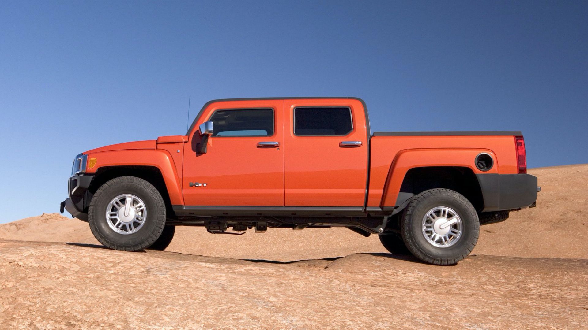 مقارنة بين همر 2022 الكهربائية وهمر H3T بيك أب القديمة مقارنة بين همر 2022 الكهربائية وهمر H3T بيك أب القديمة 14