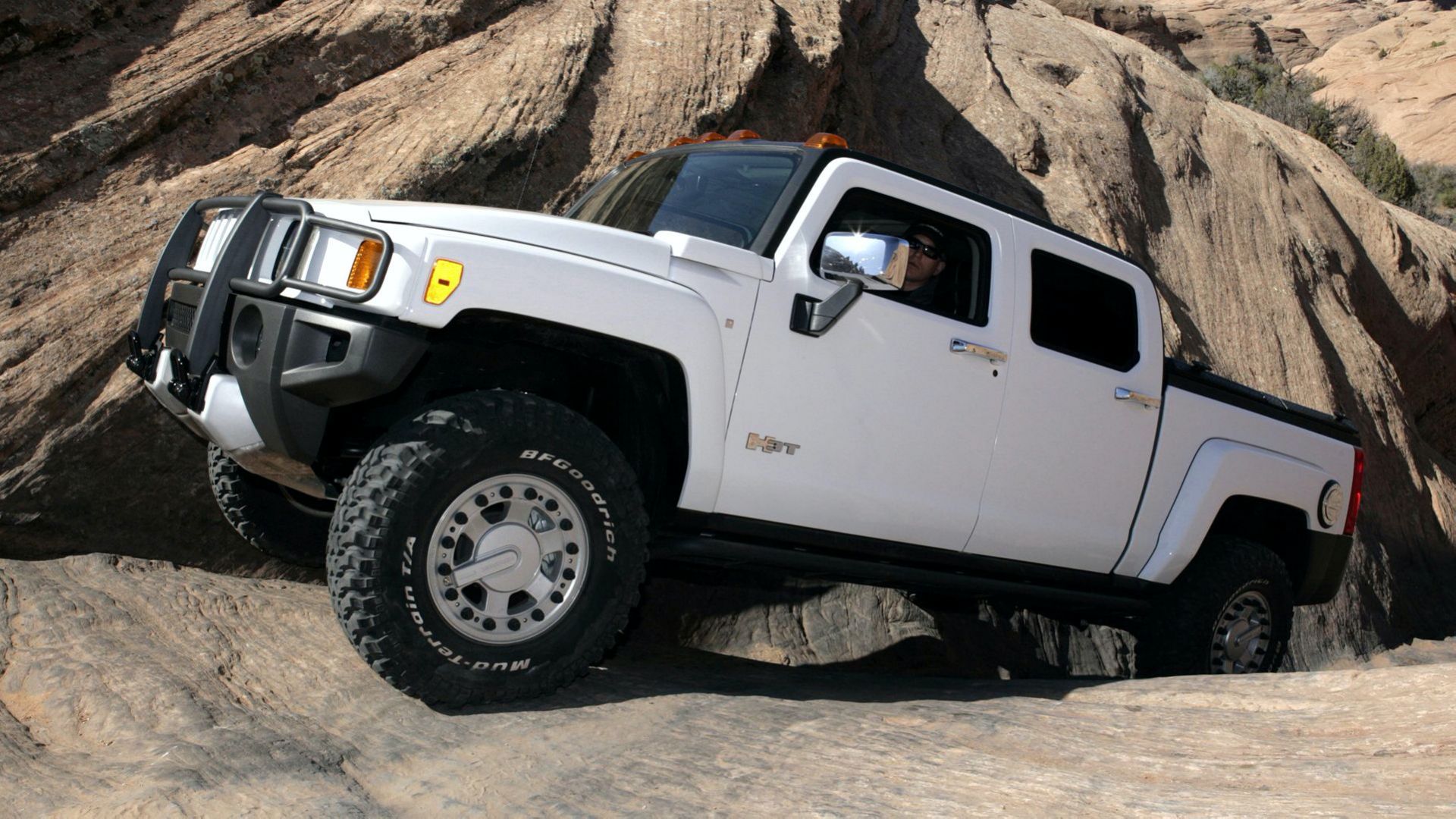 مقارنة بين همر 2022 الكهربائية وهمر H3T بيك أب القديمة مقارنة بين همر 2022 الكهربائية وهمر H3T بيك أب القديمة 2