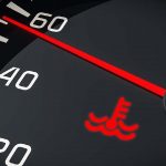 ما هو التصرف الصحيح عند ارتفاع درجة حرارة المحرك؟ ما هو التصرف الصحيح عند ارتفاع درجة حرارة المحرك؟ 2