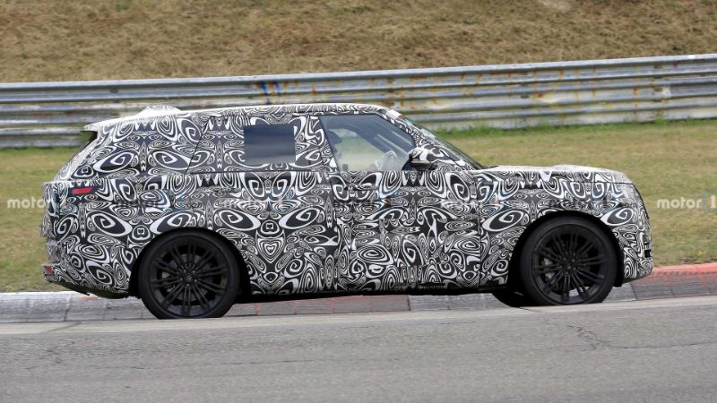 لاندروفر رنج روفر 2022 تظهر أثناء اختبارها على الطرق العامة لاندروفر رنج روفر 2022 تظهر أثناء اختبارها على الطرق العامة 11