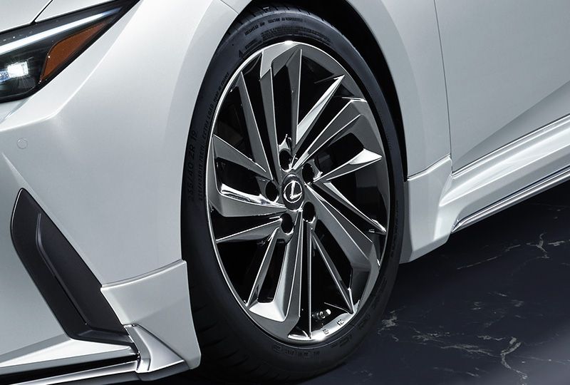 لكزس IS 2021 تحصل على تعديلات TRD وموديليستا 12