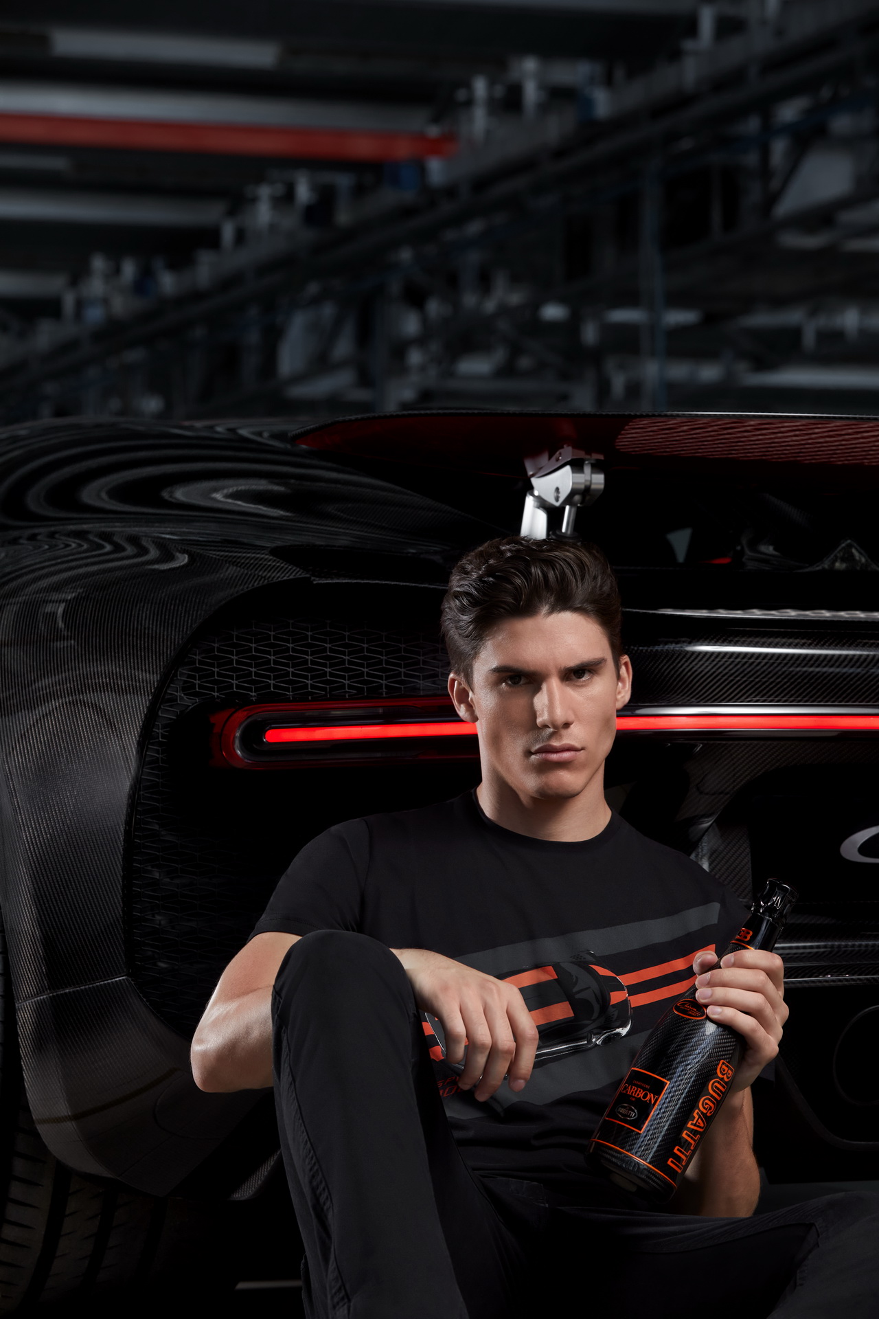 بوجاتي تكشف عن مجموعة اكسسوارات وأزياء بأسعار "اقتصادية" 6