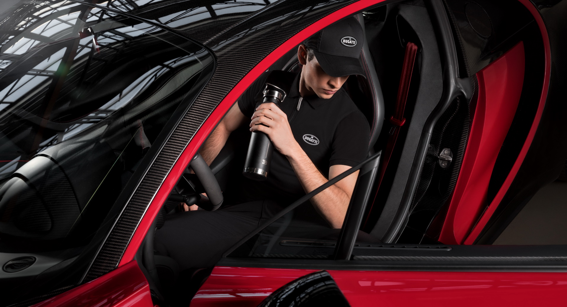 بوجاتي تكشف عن مجموعة اكسسوارات وأزياء بأسعار "اقتصادية" 7