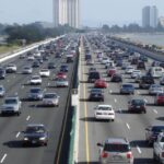 تعرف على الحالات التي يُمنع فيها تغيير المسار على الطريق تعرف على الحالات التي يُمنع فيها تغيير المسار على الطريق 1