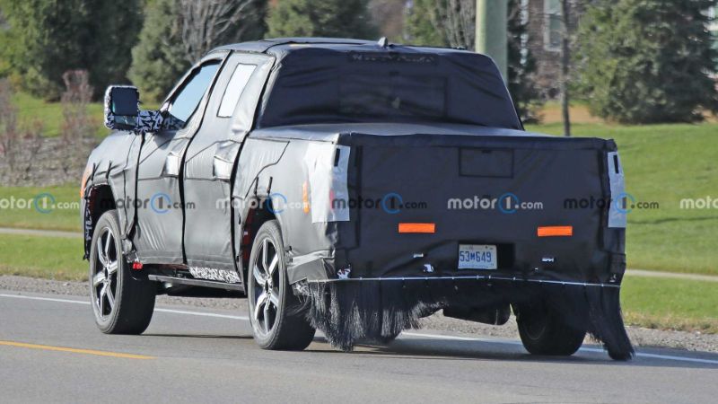 تويوتا تندرا 2022 تظهر أثناء اختبارها في لقطات تجسسية 4