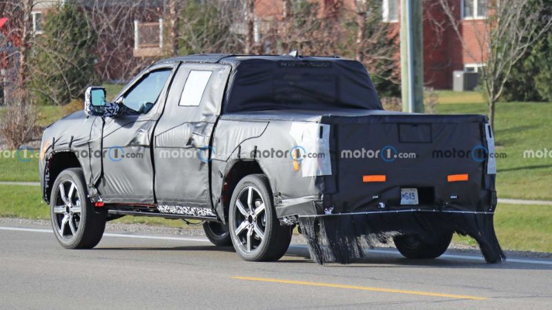 تويوتا تندرا 2022 تظهر أثناء اختبارها في لقطات تجسسية 3