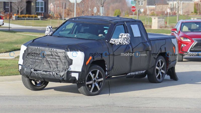 تويوتا تندرا 2022 تظهر أثناء اختبارها في لقطات تجسسية 8