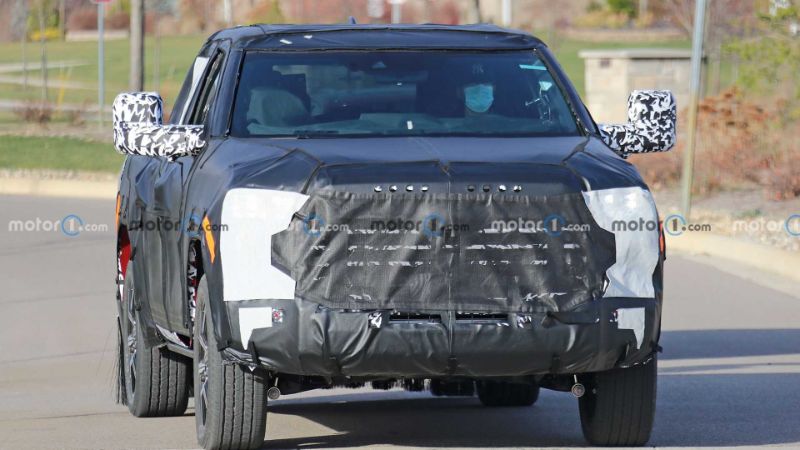 تويوتا تندرا 2022 تظهر أثناء اختبارها في لقطات تجسسية 2