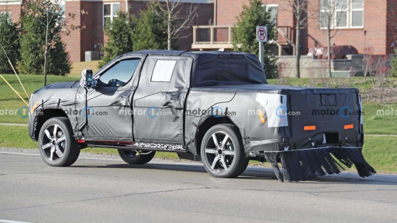 تويوتا تندرا 2022 تظهر أثناء اختبارها في لقطات تجسسية 11