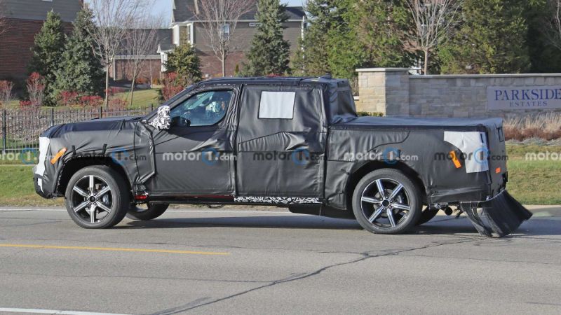 تويوتا تندرا 2022 تظهر أثناء اختبارها في لقطات تجسسية 13