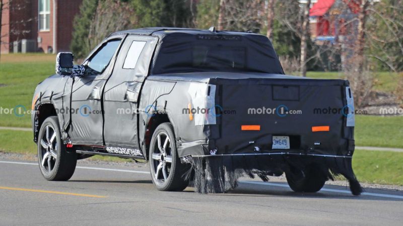 تويوتا تندرا 2022 تظهر أثناء اختبارها في لقطات تجسسية 14