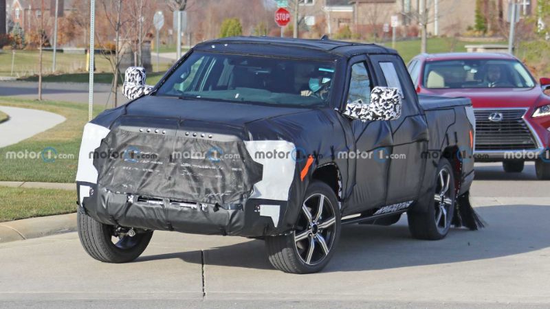 تويوتا تندرا 2022 تظهر أثناء اختبارها في لقطات تجسسية