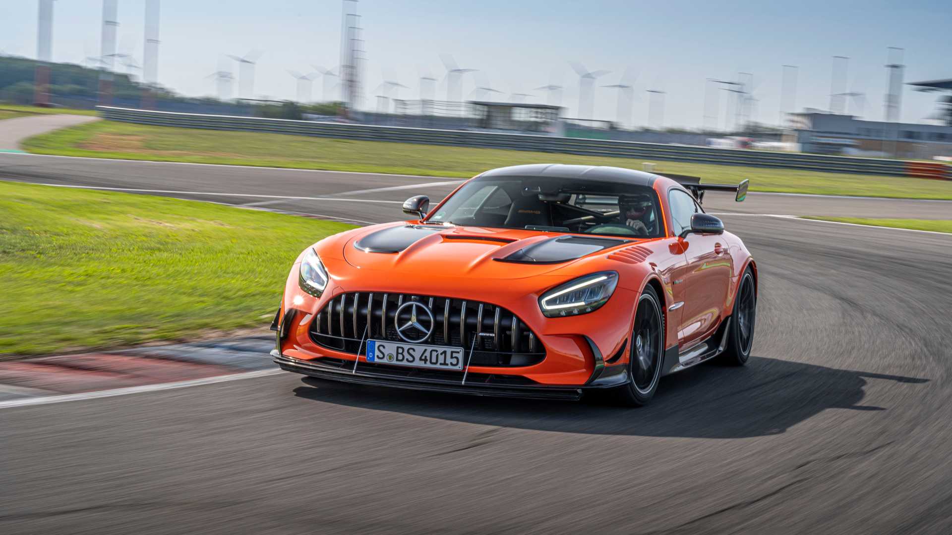 مرسيدس AMG GT بلاك سيريس 2021 حاملة الرقم القياسي للسرعة تكشف أسعارها الأمريكية