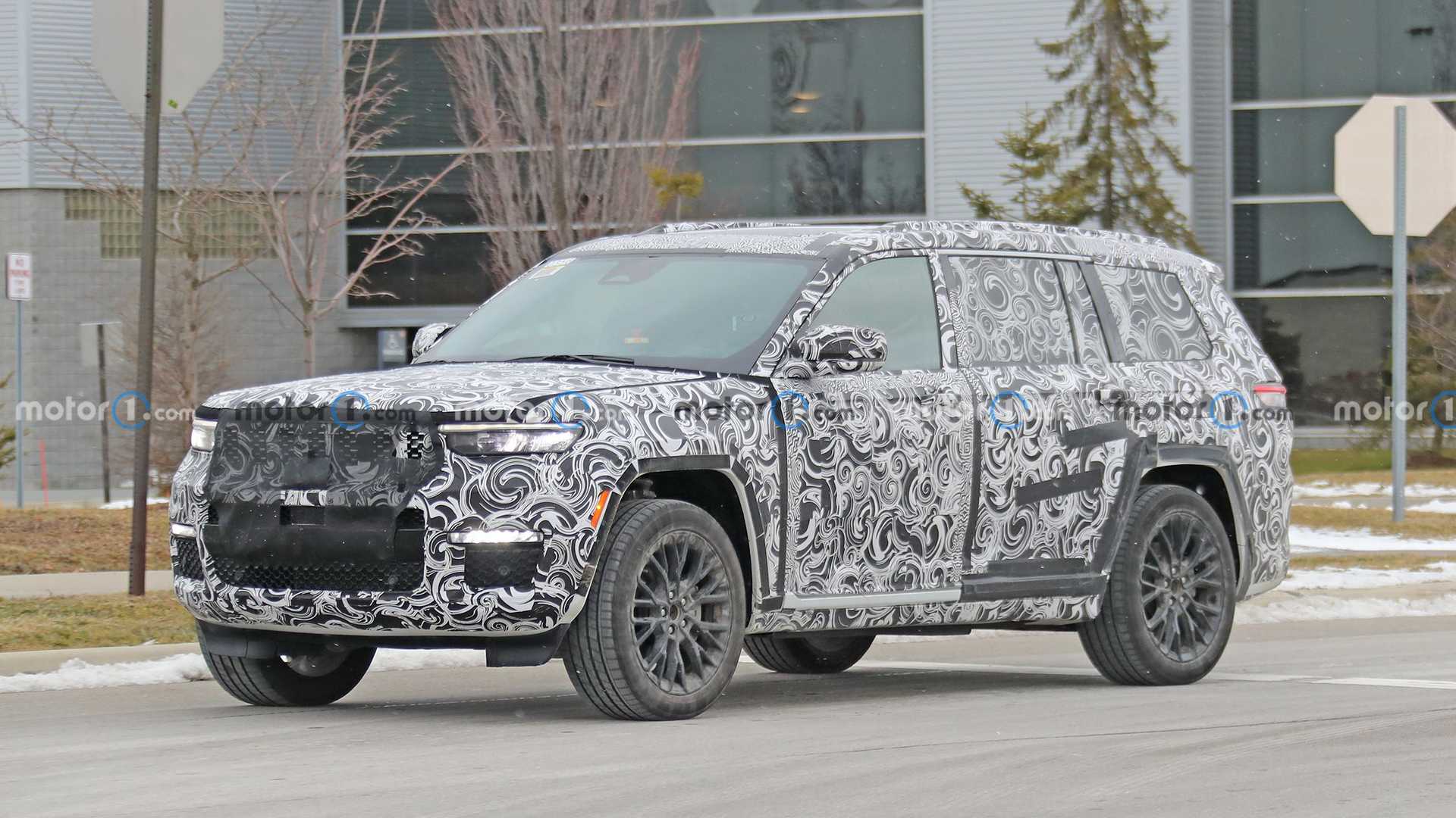 جيب جراند شيروكي 2022 الجيل الجديد يظهر أثناء اختباره 1