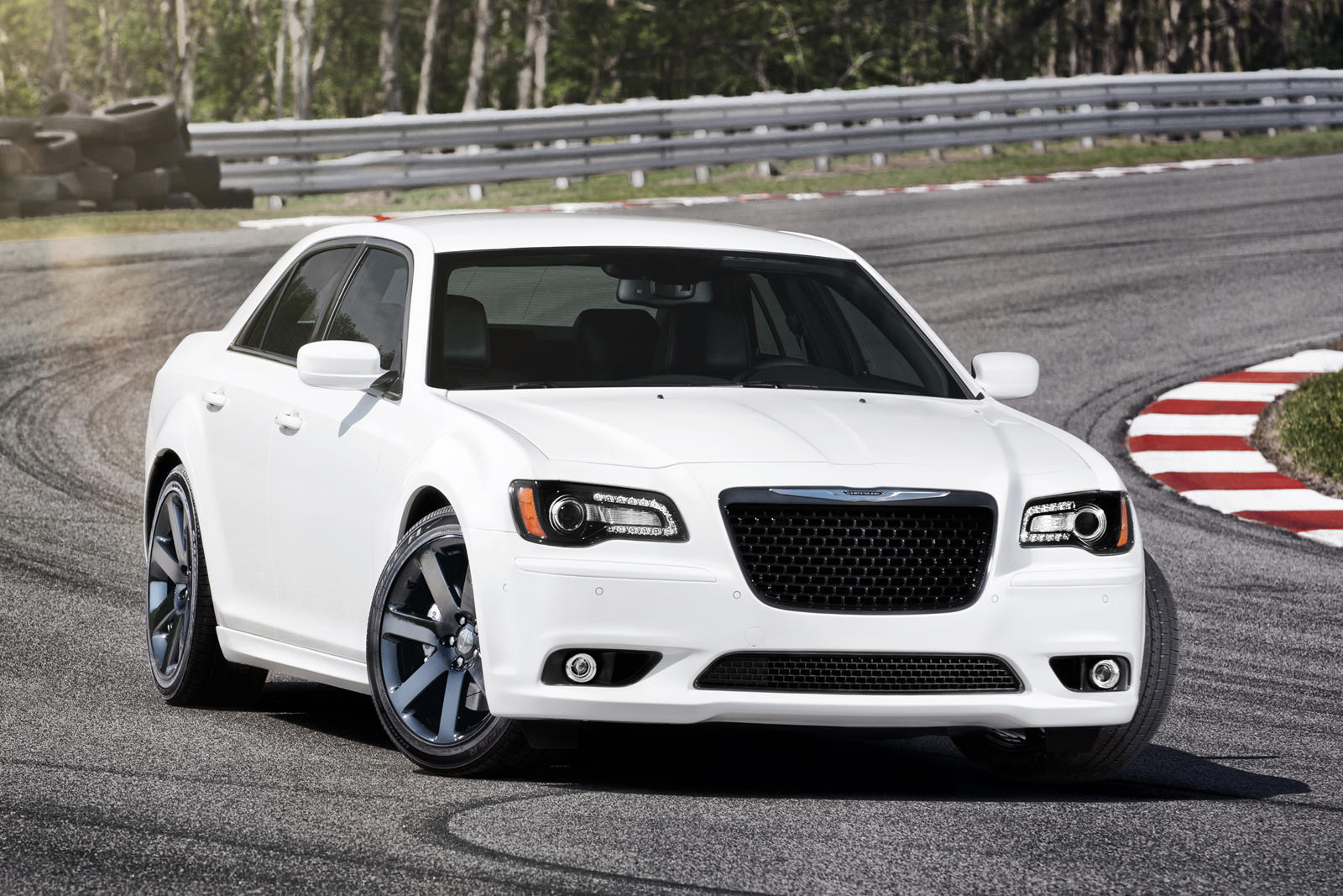 كرايسلر توقف إنتاج 300 SRT بمحرك V8 هيمي