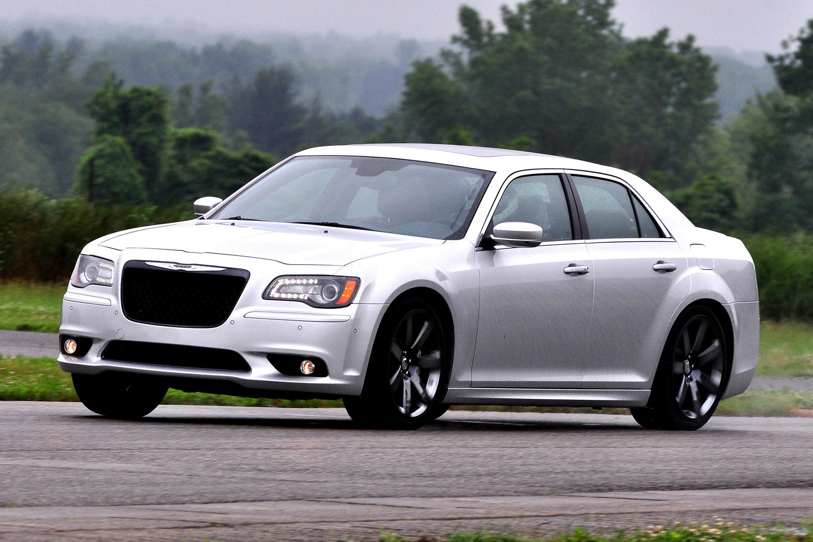 كرايسلر توقف إنتاج 300 SRT بمحرك V8 هيمي كرايسلر توقف إنتاج 300 SRT بمحرك V8 هيمي 8