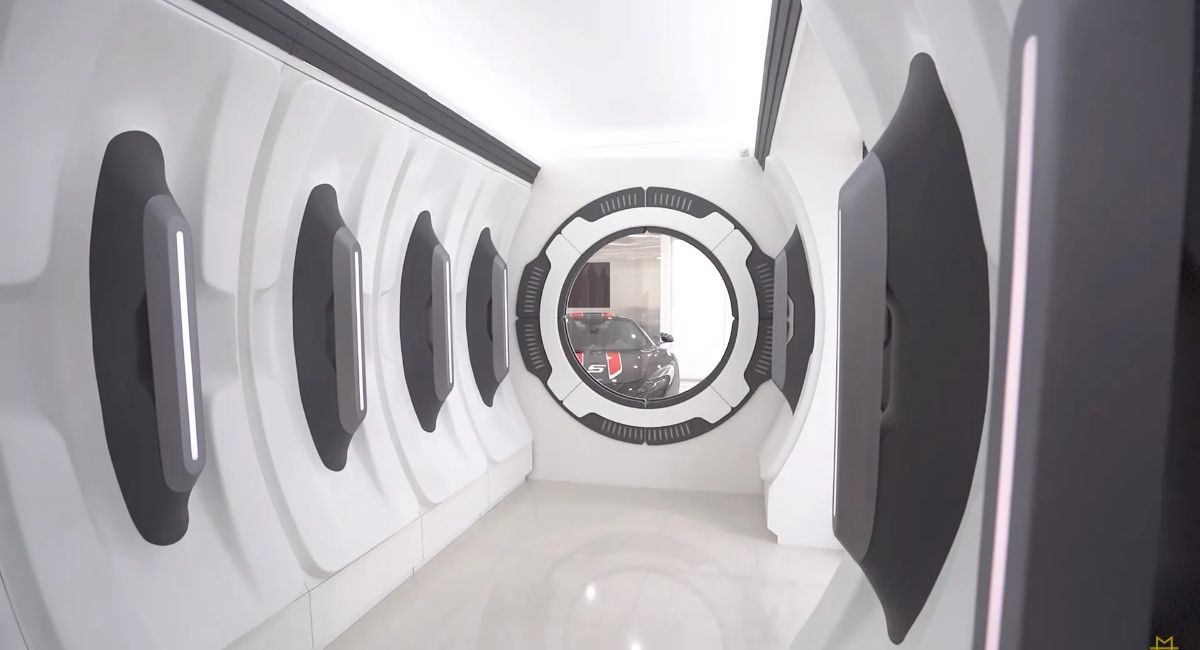 “بالفيديو” شاهد مرأب يضم سيارات بقيمة 113 مليون ريال!