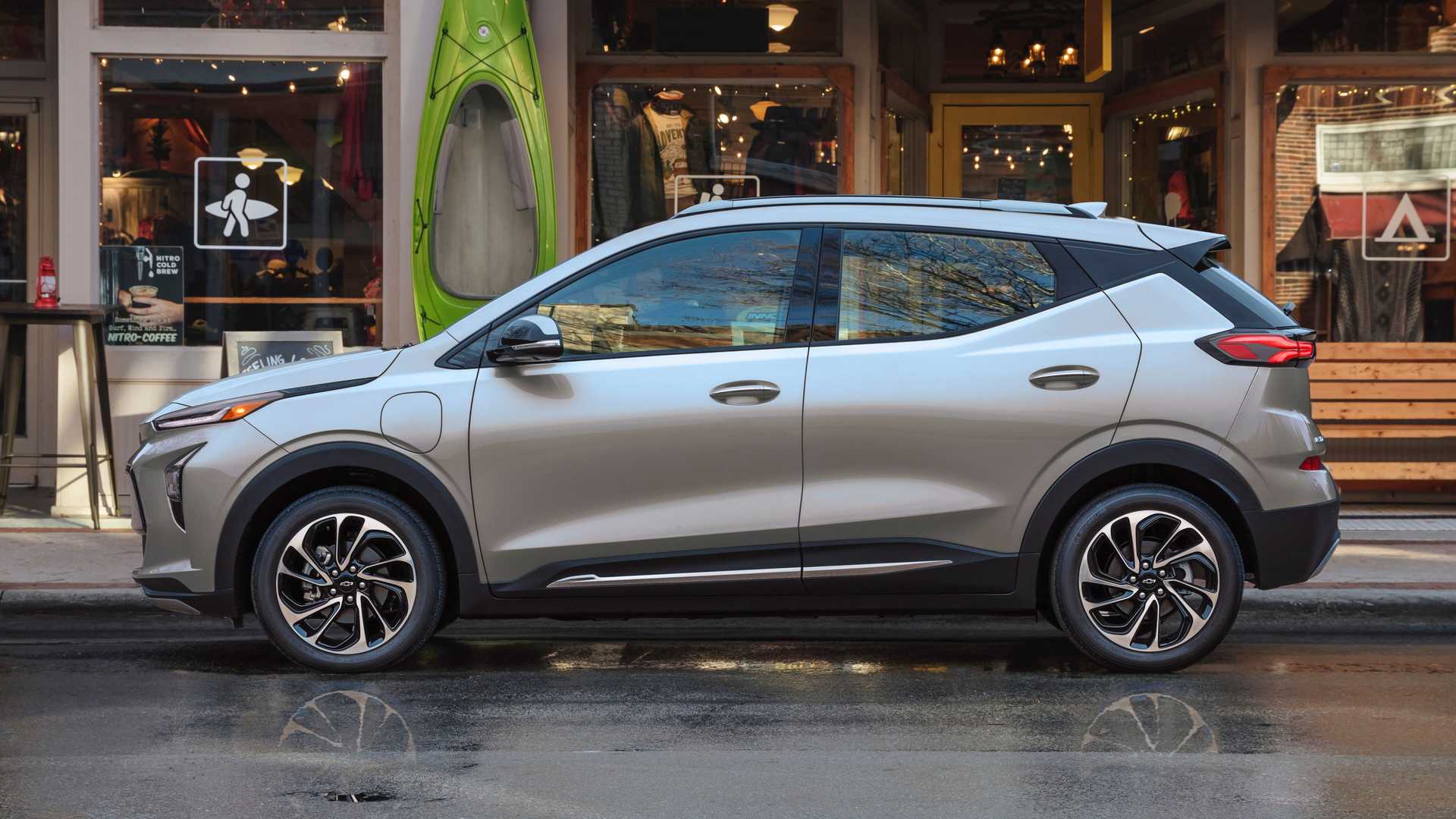 شيفروليه بولت 2022 الكهربائية تكشف نفسها رسمياً 6