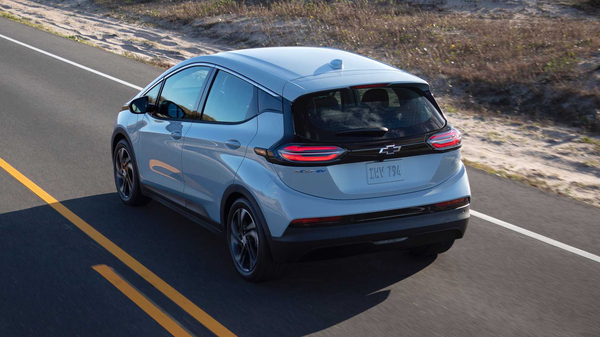 شيفروليه بولت 2022 الكهربائية تكشف نفسها رسمياً 24