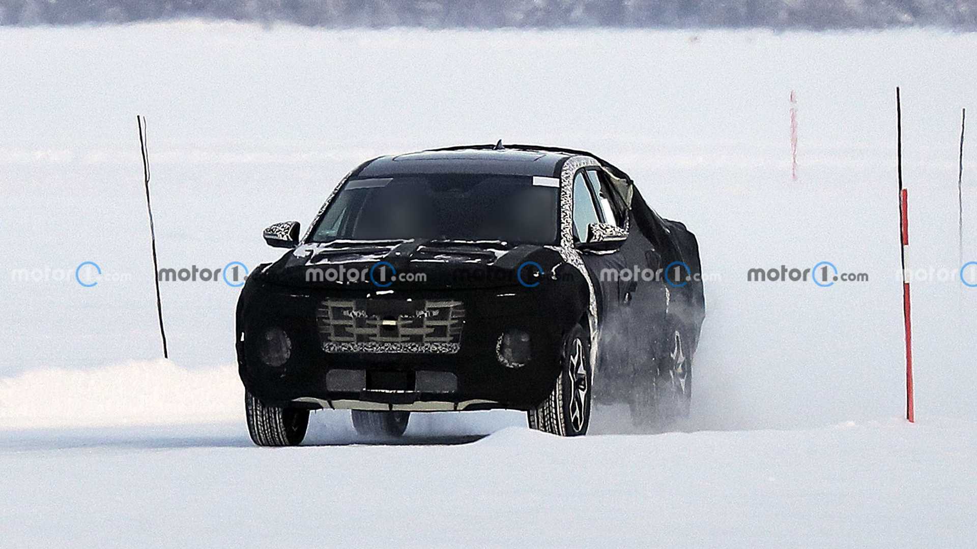 هيونداي سانتاكروز 2022 تظهر أثناء الاختبارات الثلجية في فنلندا