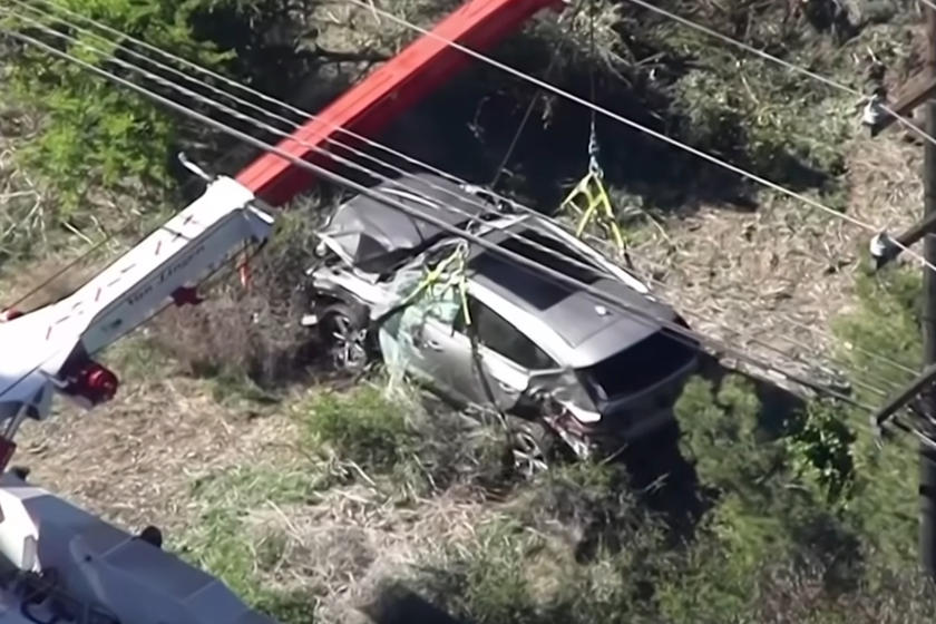 "بالصور" بطل الجولف تايجر وودز يتعرض لحادث عنيف في جينيسيس GV80 "بالصور" بطل الجولف تايجر وودز يتعرض لحادث عنيف في جينيسيس GV80 7