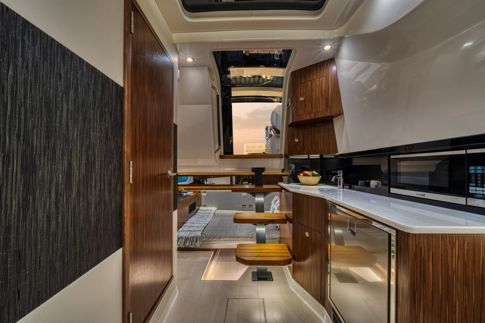 بي ام دبليو تكشف عن قارب "سان دانسر 370 أوتبورد" 2021 الفاخر بي ام دبليو تكشف عن قارب "سان دانسر 370 أوتبورد" 2021 الفاخر 9