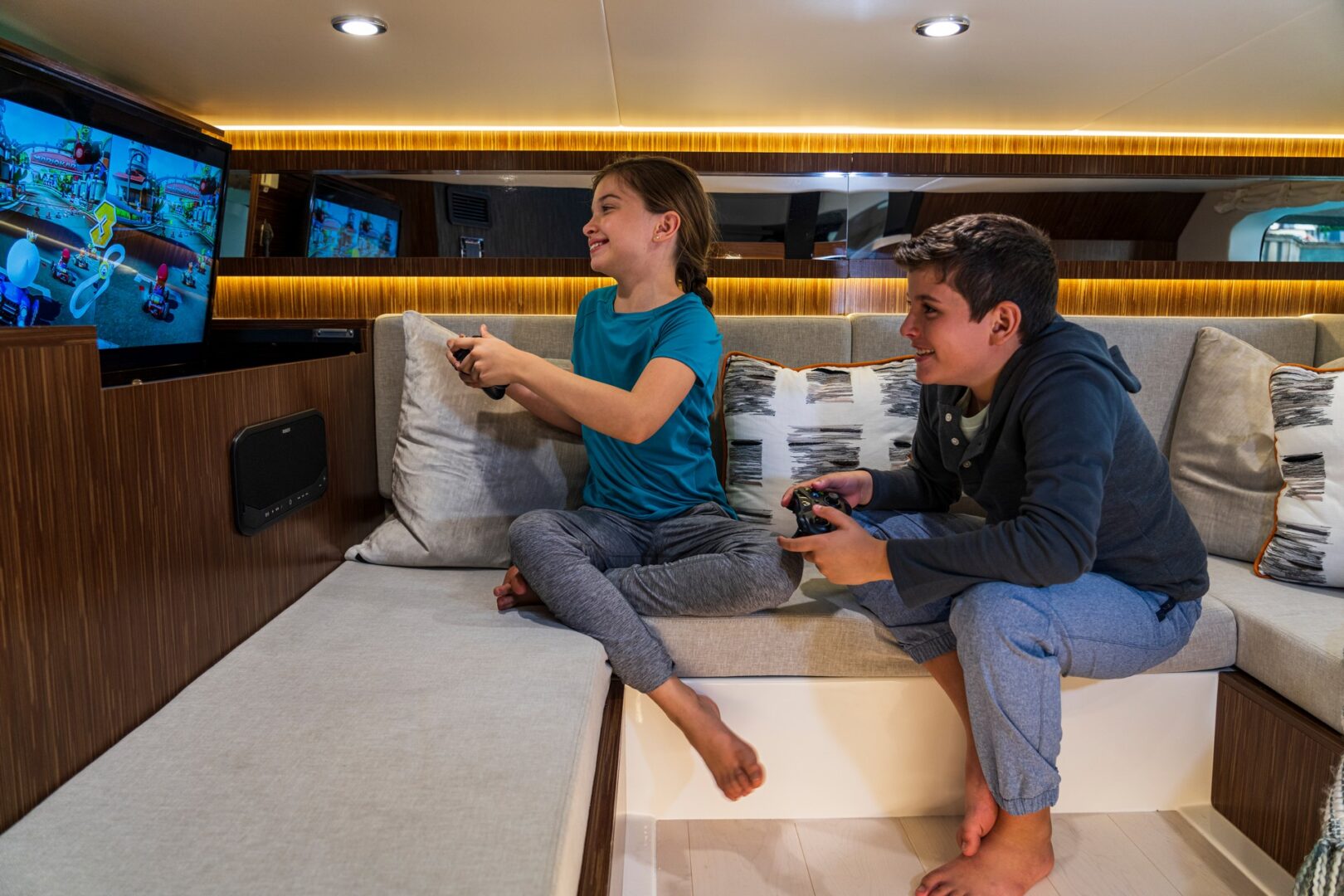 بي ام دبليو تكشف عن قارب "سان دانسر 370 أوتبورد" 2021 الفاخر بي ام دبليو تكشف عن قارب "سان دانسر 370 أوتبورد" 2021 الفاخر 13