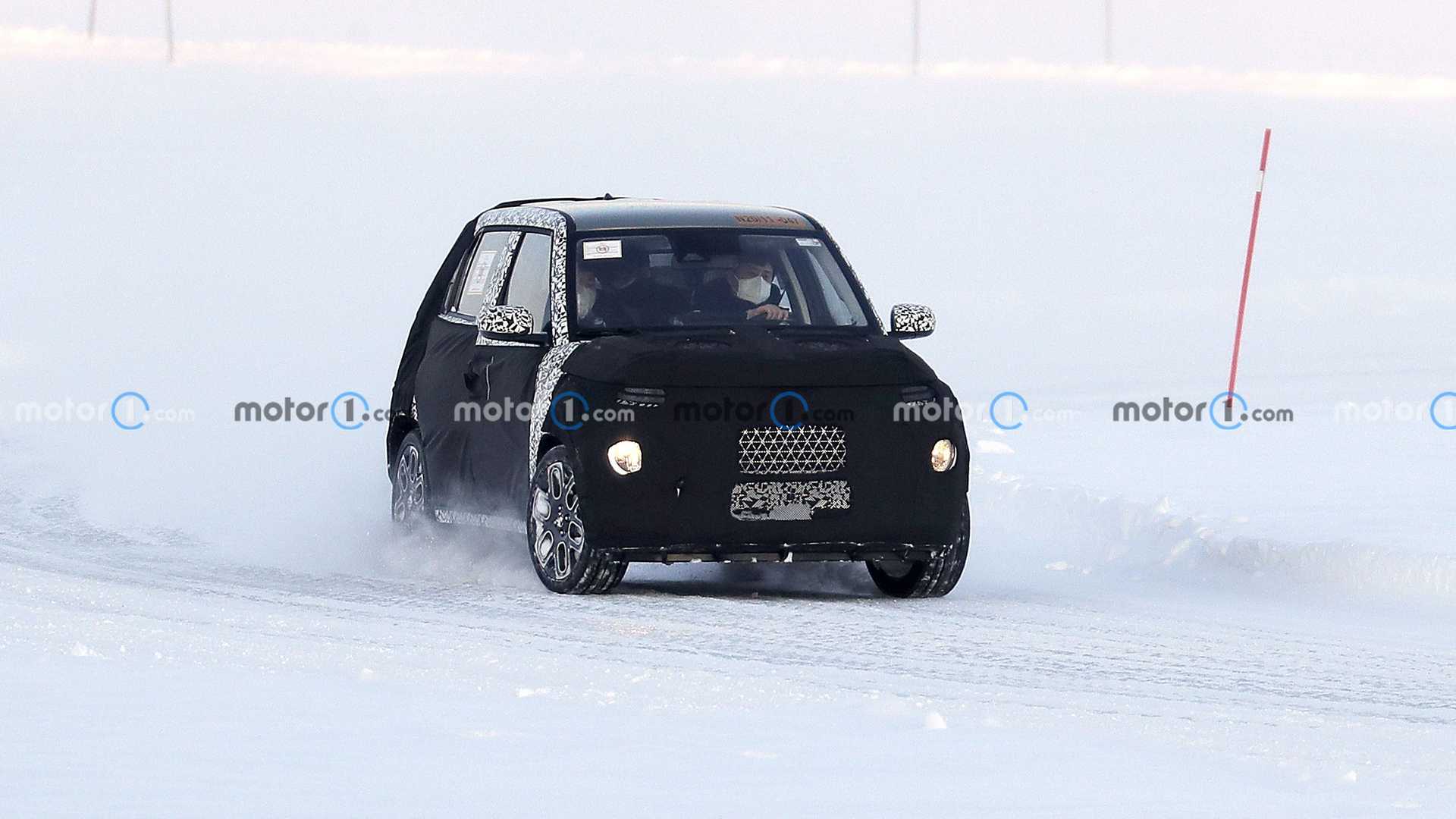 هيونداي AX-1 الكروس أوفر الصغيرة تظهر للمرة الأولى أثناء اختبارها 2