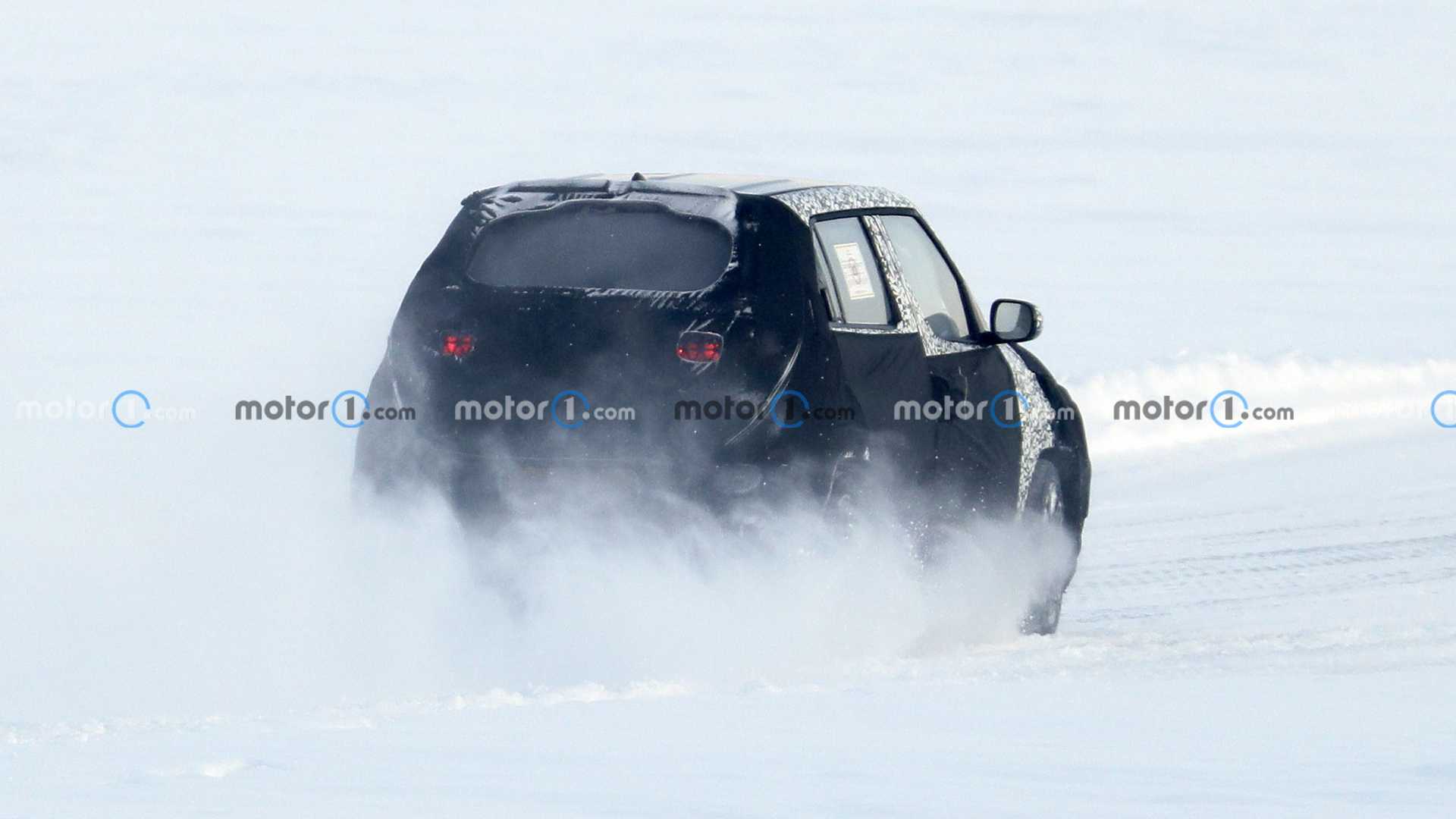 هيونداي AX-1 الكروس أوفر الصغيرة تظهر للمرة الأولى أثناء اختبارها 11