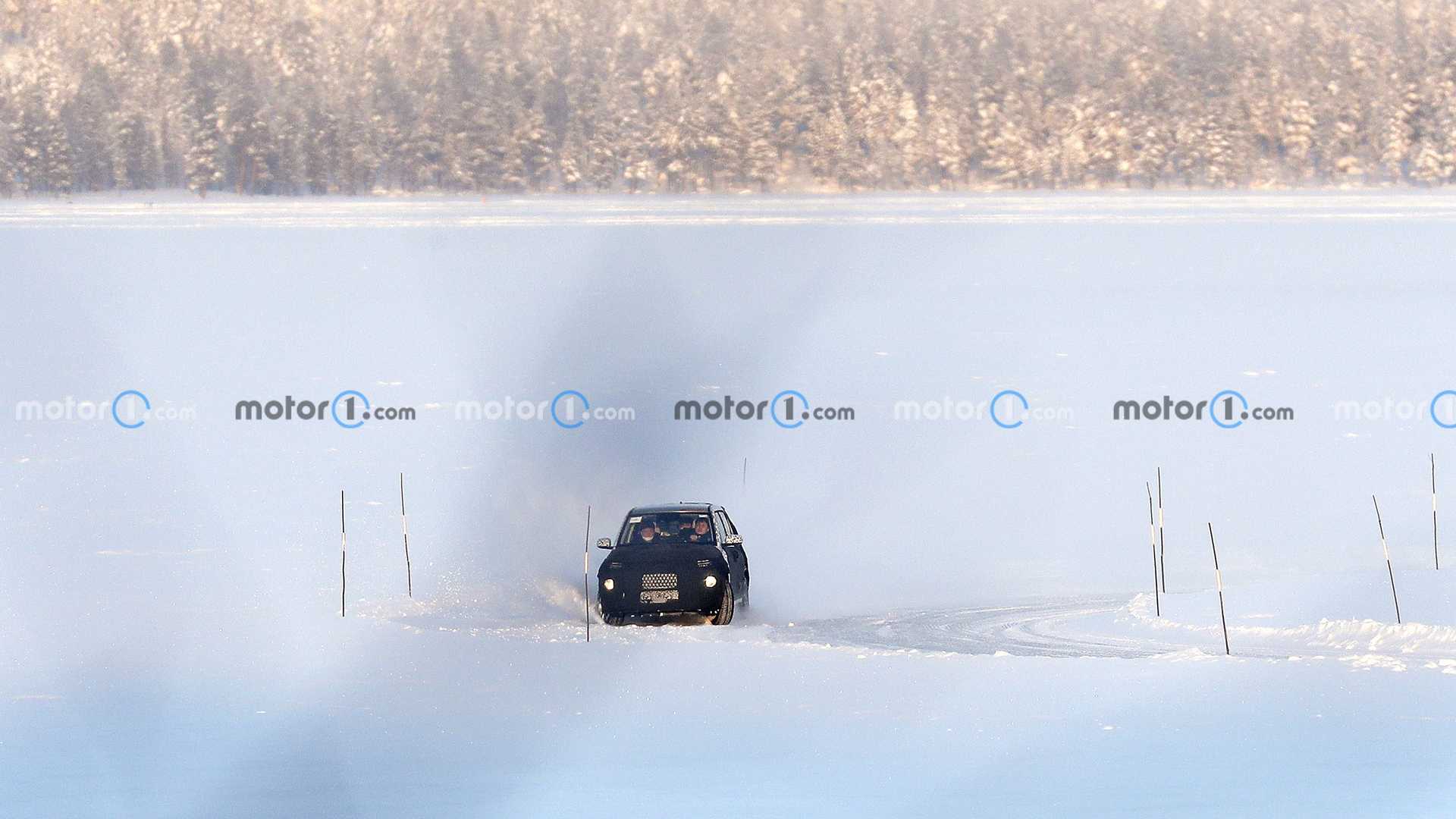 هيونداي AX-1 الكروس أوفر الصغيرة تظهر للمرة الأولى أثناء اختبارها 12