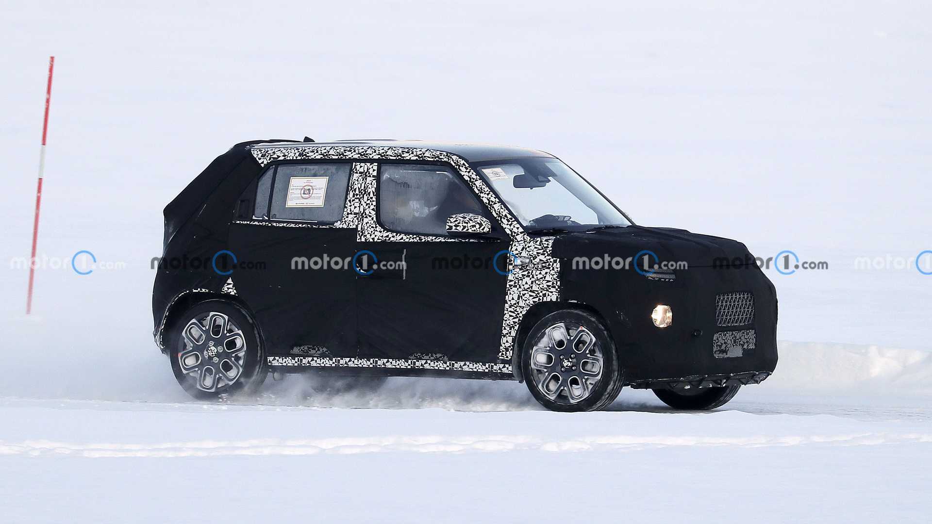 هيونداي AX-1 الكروس أوفر الصغيرة تظهر للمرة الأولى أثناء اختبارها 6