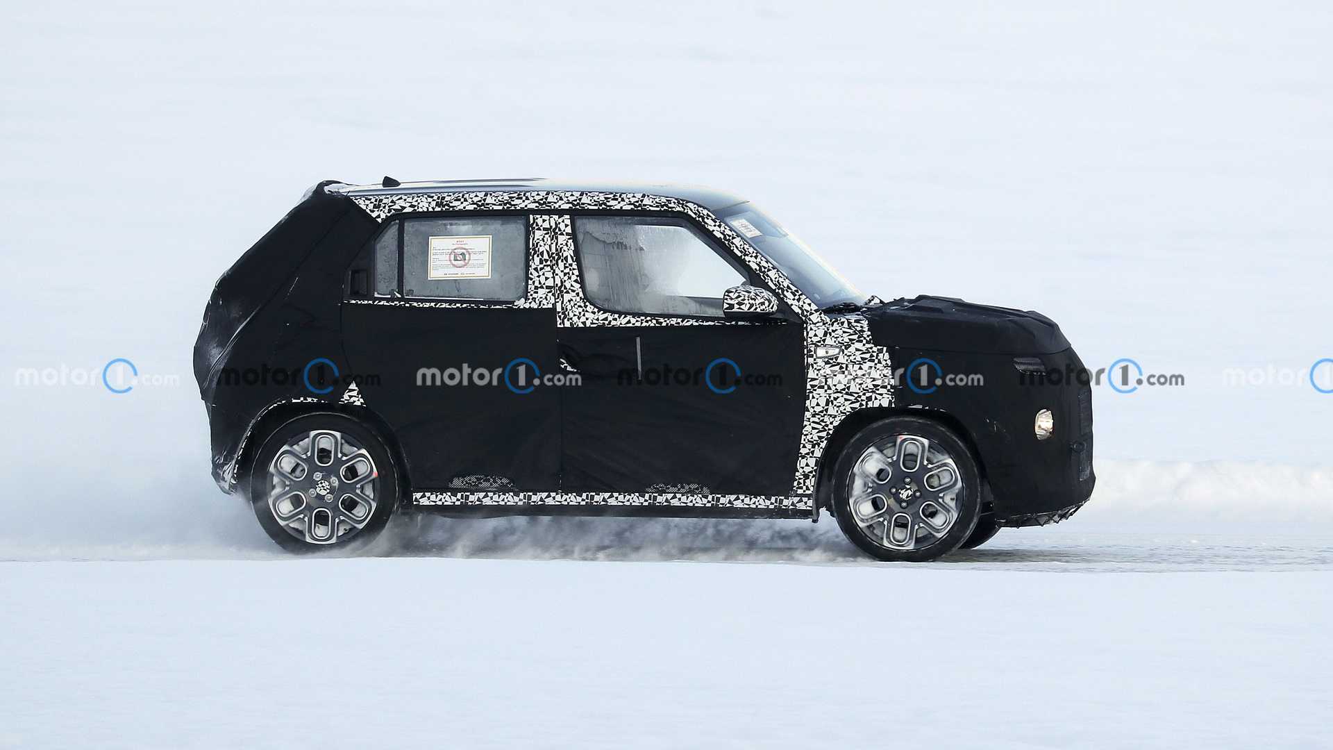 هيونداي AX-1 الكروس أوفر الصغيرة تظهر للمرة الأولى أثناء اختبارها 7