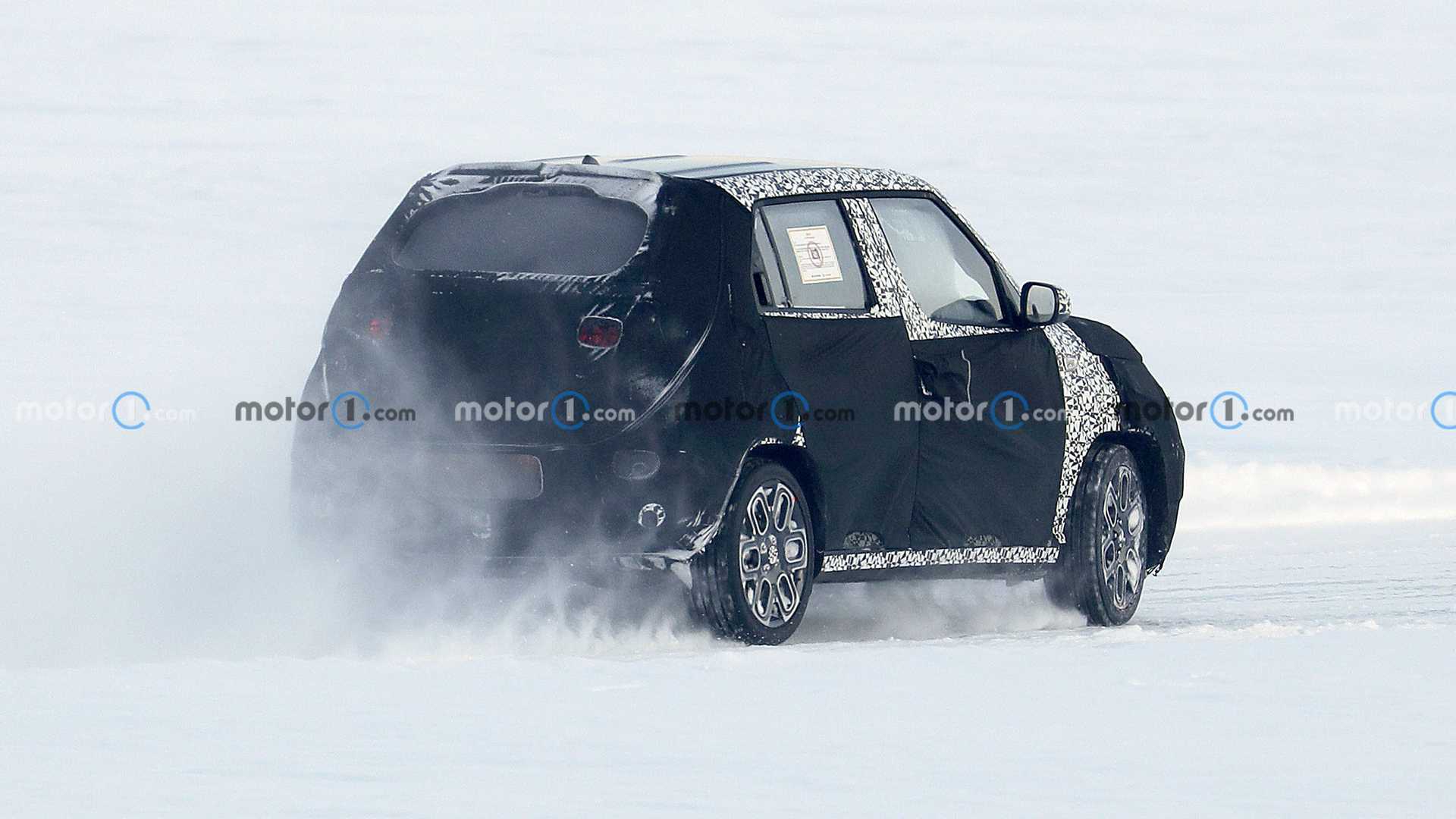 هيونداي AX-1 الكروس أوفر الصغيرة تظهر للمرة الأولى أثناء اختبارها 9