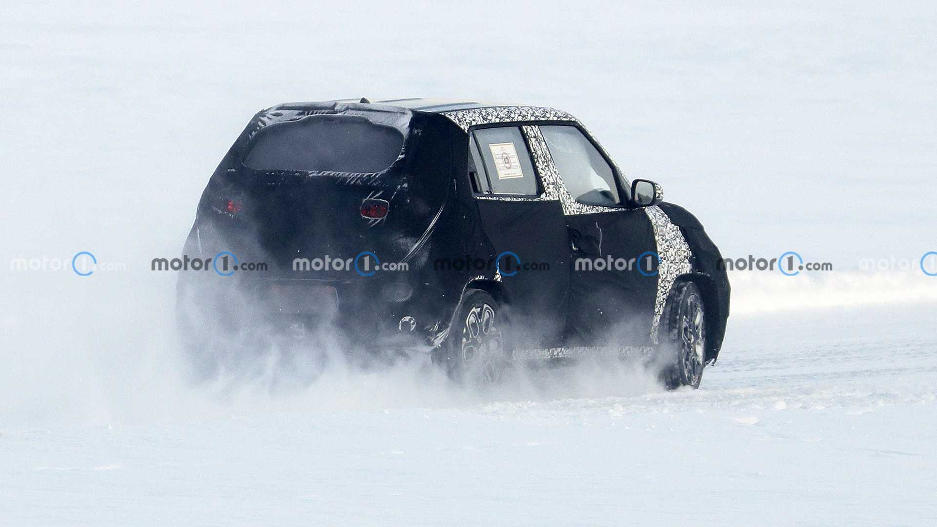 هيونداي AX-1 الكروس أوفر الصغيرة تظهر للمرة الأولى أثناء اختبارها 10