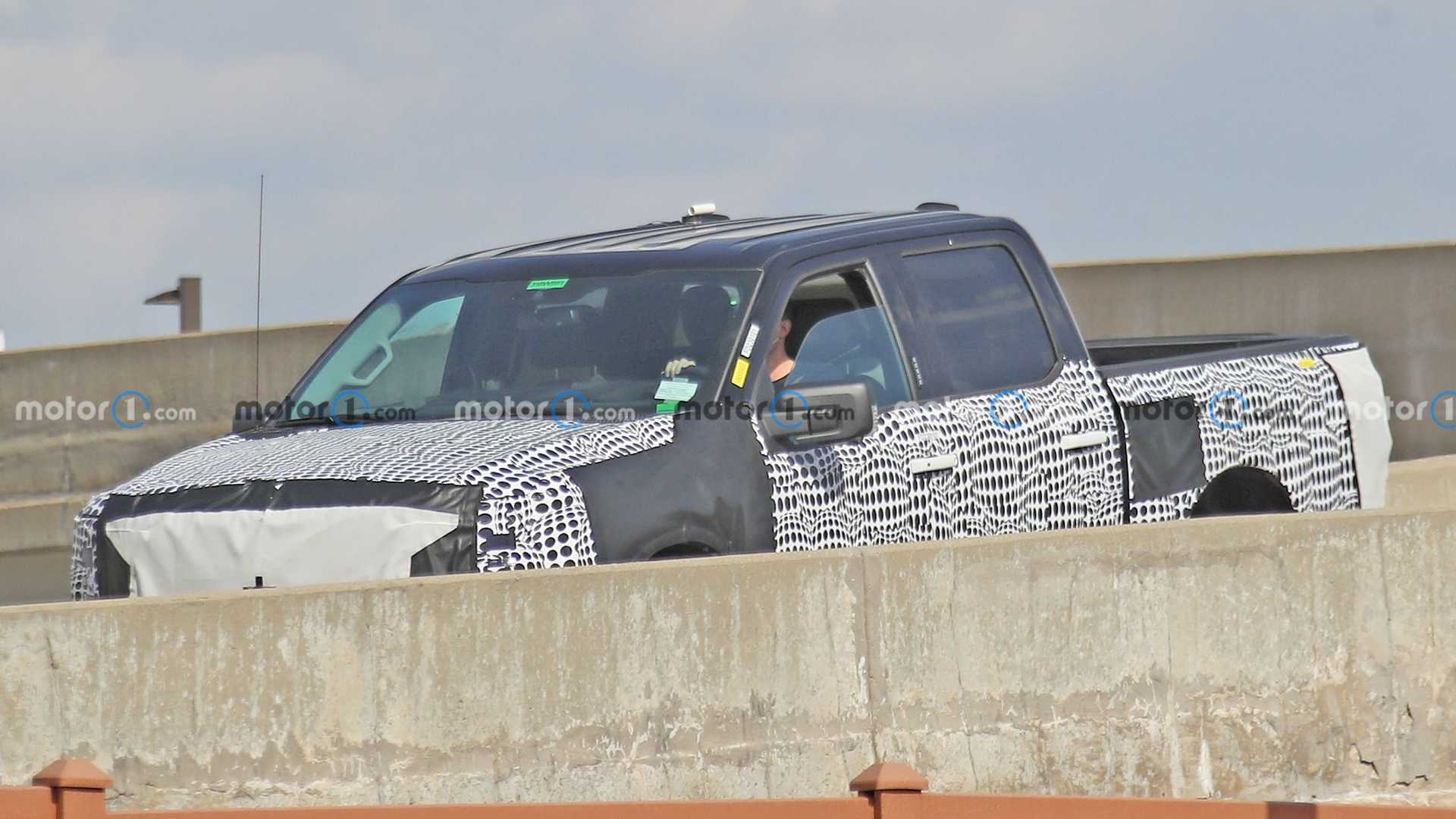 فورد إف 150 الكهربائية تظهر أثناء اختبارها بالشكل الإنتاجي لأول مرة فورد إف 150 الكهربائية تظهر أثناء اختبارها بالشكل الإنتاجي لأول مرة 12