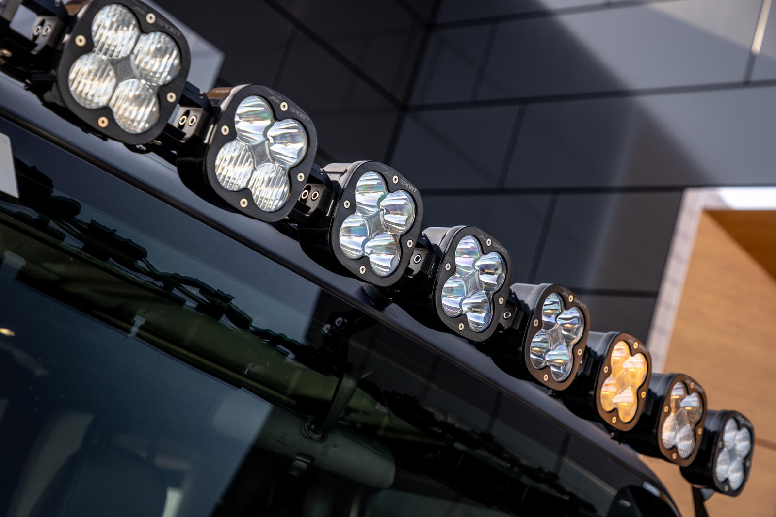 جيب جلاديتور 6x6 سعرها يتخطى نصف مليون ريال! 3