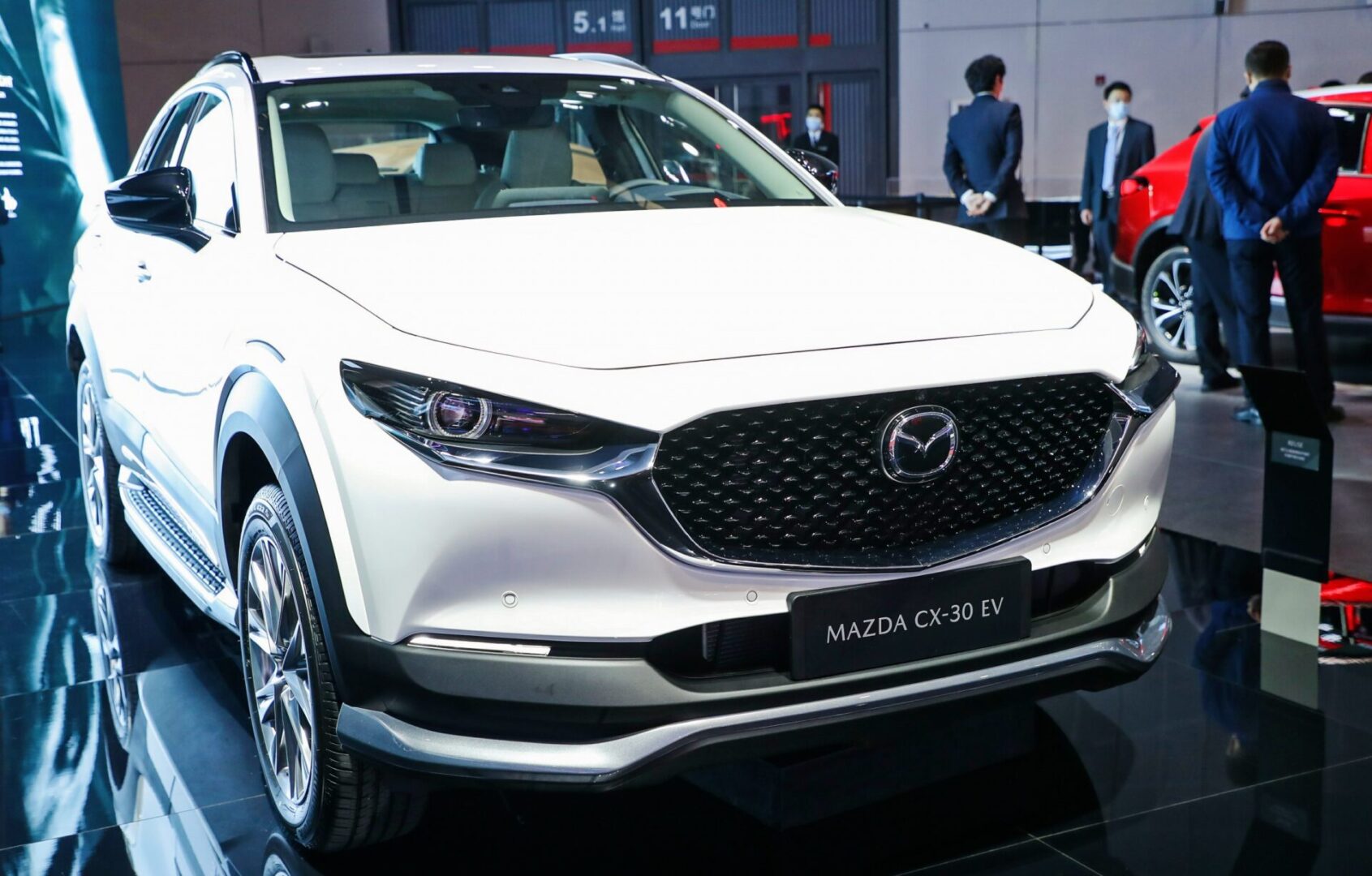 مازدا تكشف رسمياً عن CX-30 EV الكهربائية بمعرض شنغهاي للسيارات مازدا تكشف رسمياً عن CX-30 EV الكهربائية بمعرض شنغهاي للسيارات 16