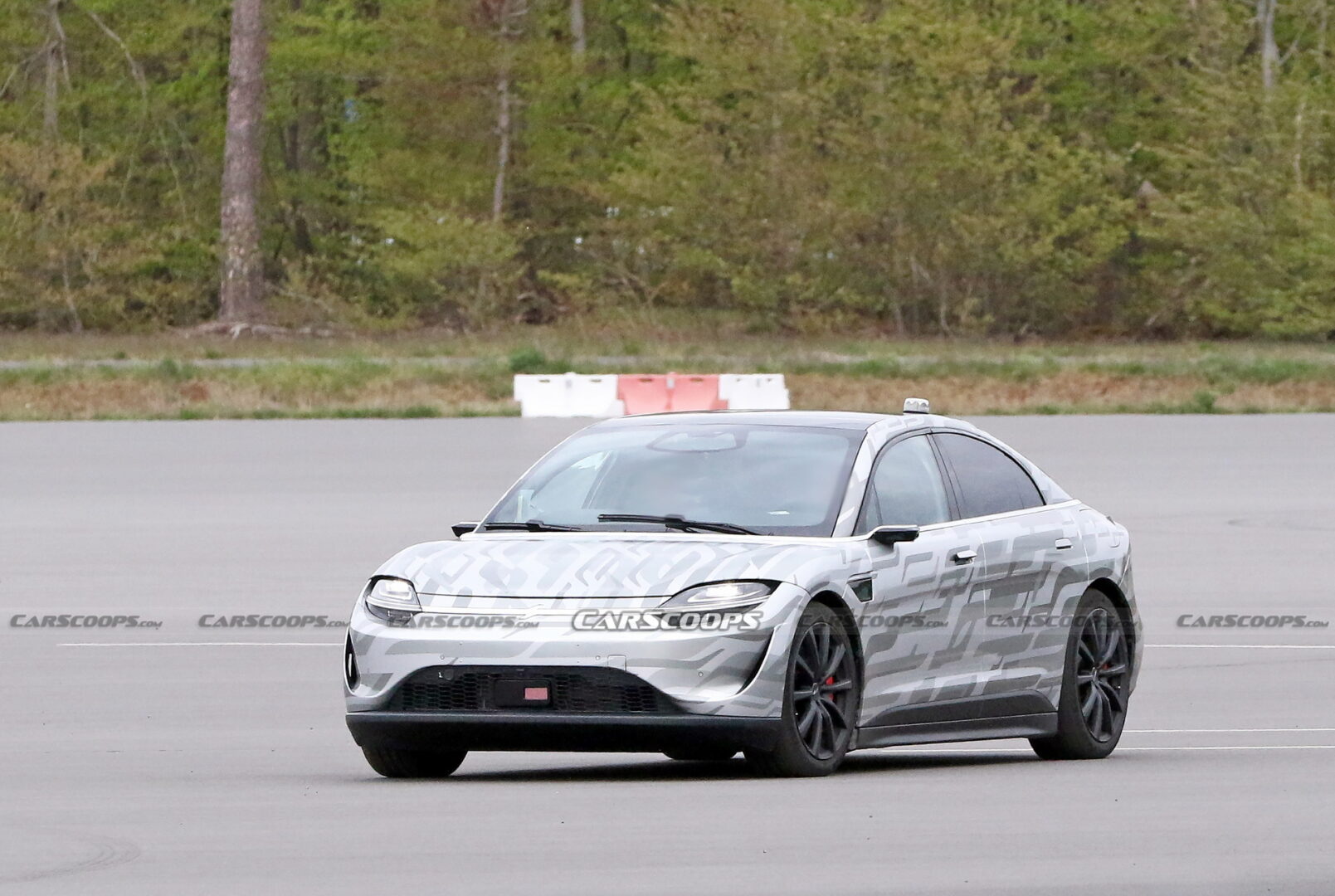 سيارة سوني فيجن S تظهر أثناء اختبارها في المضمار 10